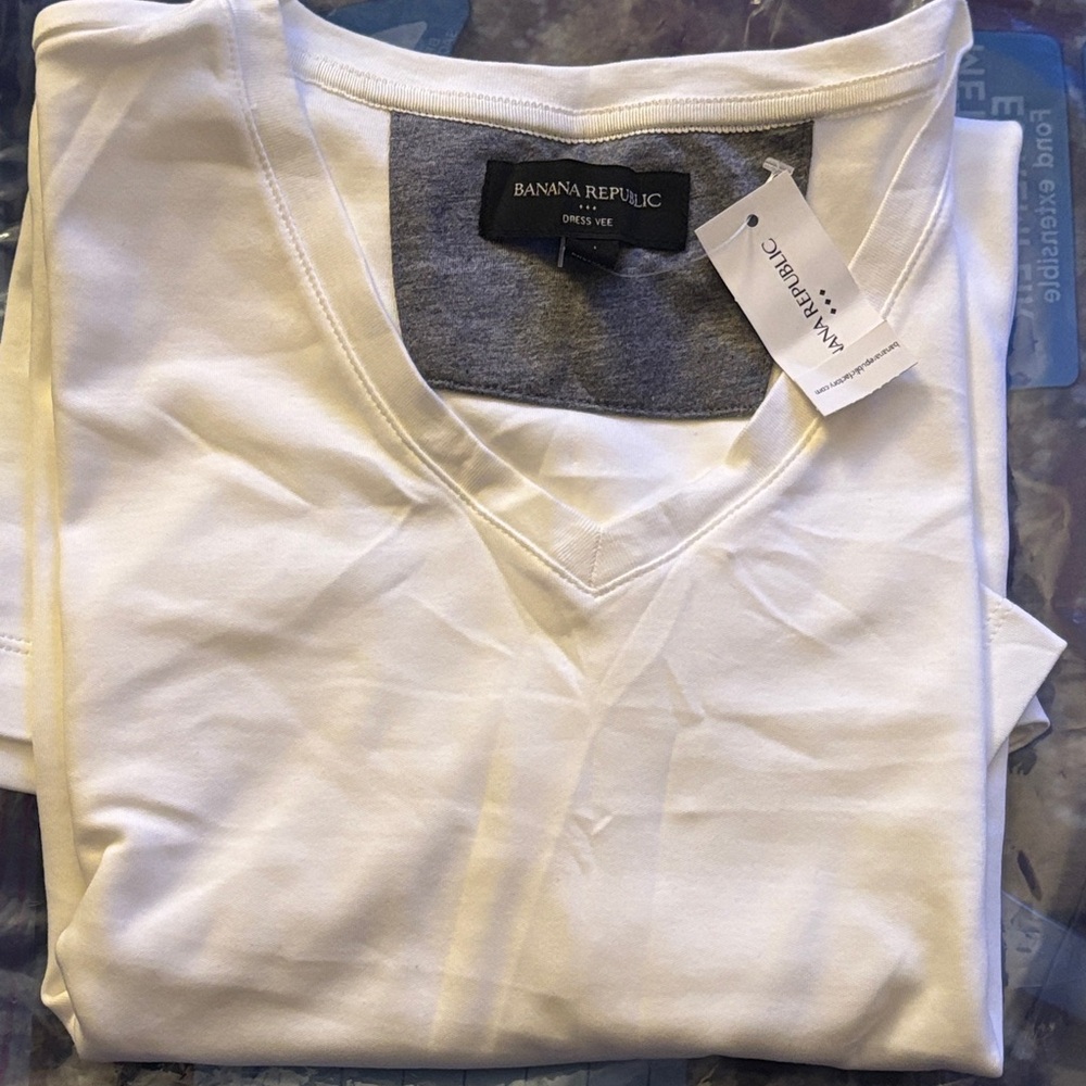 Banana Republic Classic White V-Neck Tee